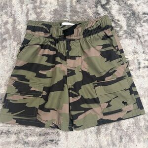Boys Camouflage Abercrombie Kids Cargo Shorts size 7/8 Good Condition